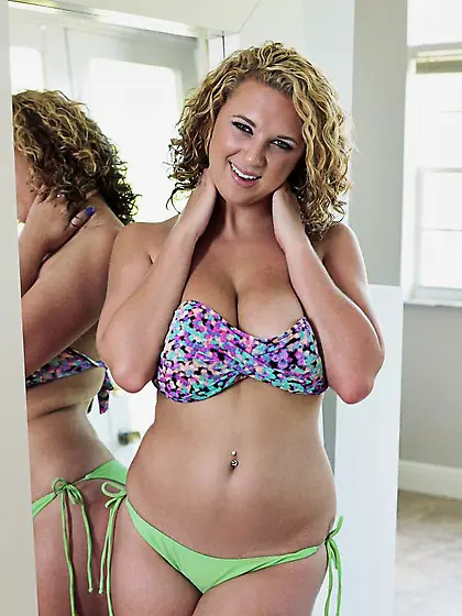 Beautiful big titted chick Brooke Wylde is in the hot convulsing