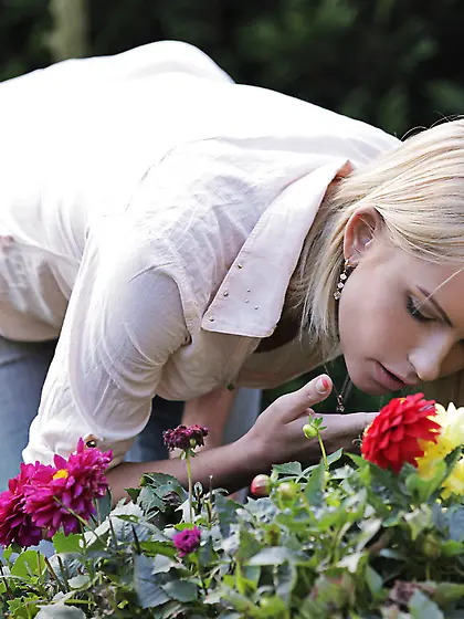 Lana Roberts prepares her partners cock with blowjob so she can