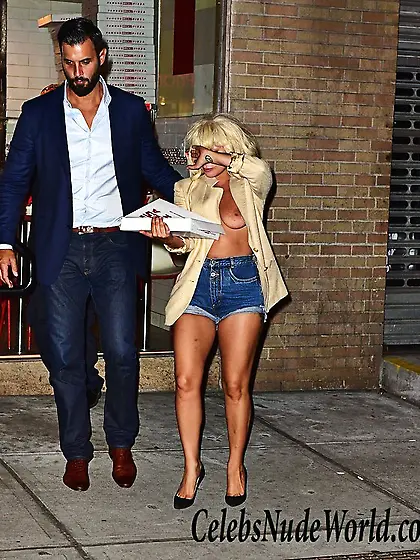 Lady Gaga braless pics