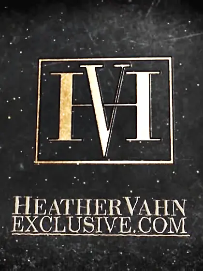 Trimmed pussy Latina in latex fucks it real...