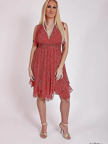 Glamorous blonde with big boobs undresses to tease with yummy sm