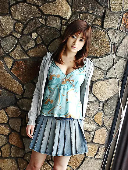 Busty babe in hot pink lingerie Sumire Aida is demonstrating the