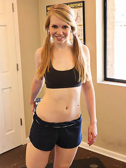 Beautiful blonde gal Taylor True strips her black lingerie and s