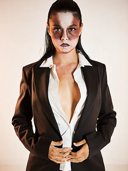 Steaming hot chick takes