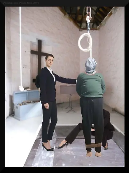 pendue aux pieds nus has me hanged