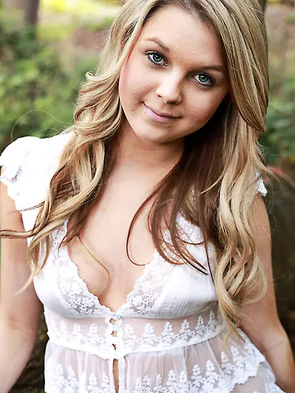 Sensual teen angel pulls off all clothes to show off her curves