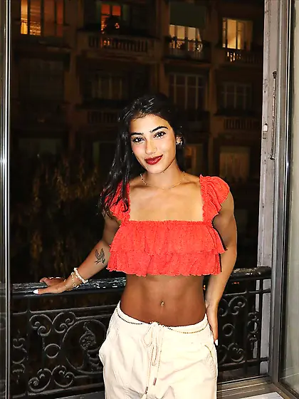 how would you handle hot bratty buff slut sara?