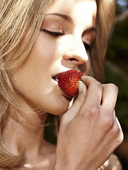 Nasty lesbians Jasmine W and Rilee Marks enjoying the gifts of t