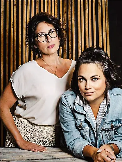 Footslut Angela loves being seen