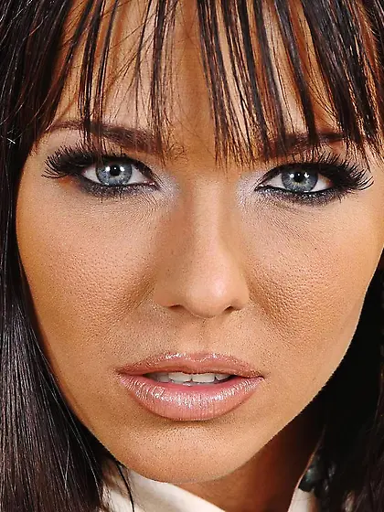 Candy Simony Diamond with long legs and perky tits stripping the