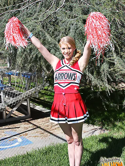 Cheerleader mom bang football