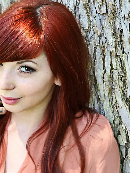 Bosomy cutie Ivy Jean is exposing her nude tattooed body in the