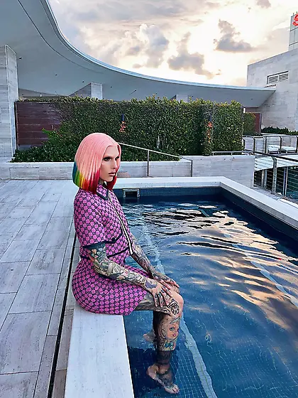 Jeffree Star tattooed makeup twink