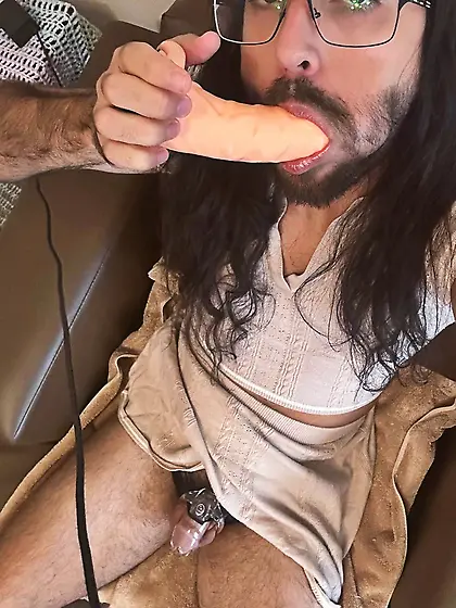 Fag with a girlfriend who doesn’t know