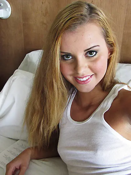 Jessie Rogers takes her clothes off on the bed and shows us her