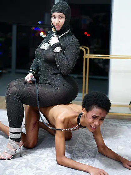 Phat ass white girl sits on nigger