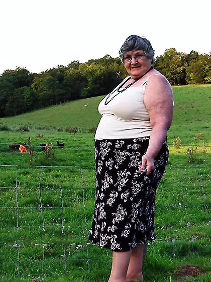 Curvy exhibitionist grandma libby