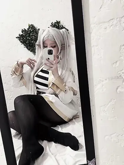 Blacked Frieren cosplay