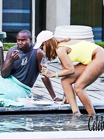 Sexy Photos of Rihanna