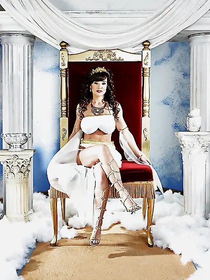 Good porn diva can make fans horny flashing big melons and fanny