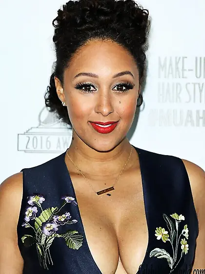 Tamera Mowry Cleavage Photos