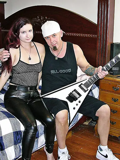 True Amateur Models - Ray Edwards,  Violet Spice CFNM Handjob