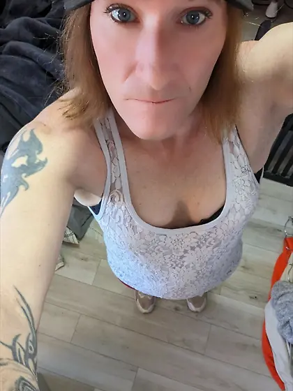 Chubby tranny slut rides the big ones