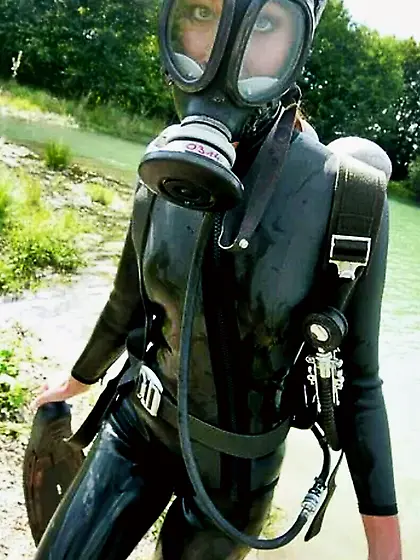 Rubber wetsuit FFM scuba girl