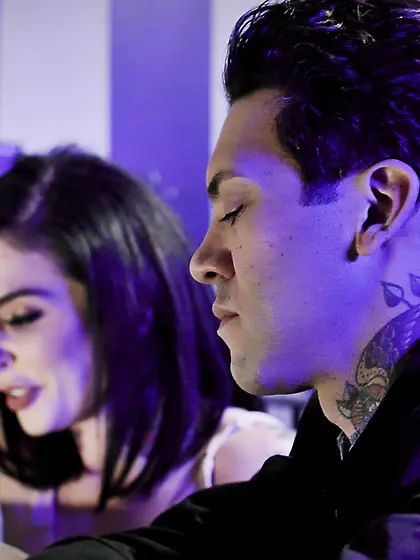 Couple shares stepsister on their wedding...