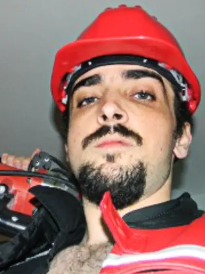 Brunette alexis perform close