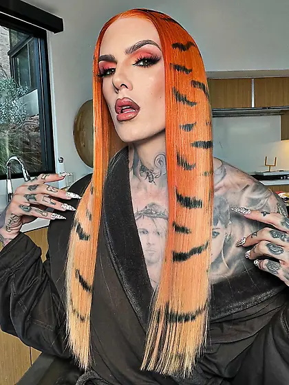 Jeffree Star tattooed makeup twink