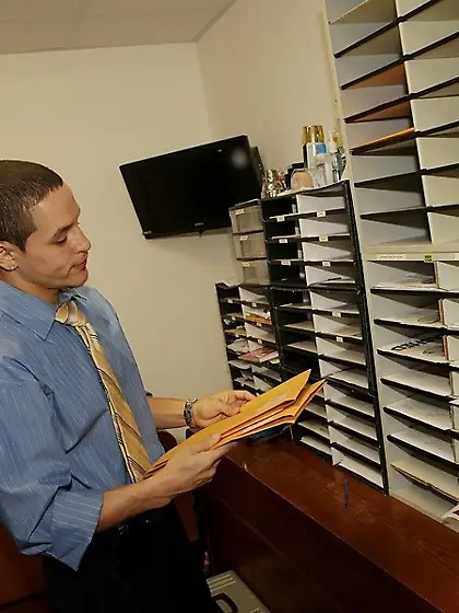 Thick brunette MILF with a bobcut gets banged sideways on a couc