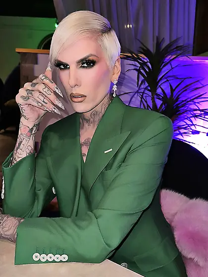 Jeffree Star tattooed makeup twink