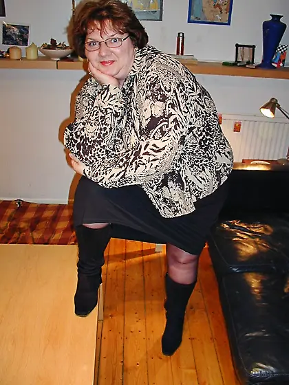 MILF Chris 44 G from United Kingdom High...