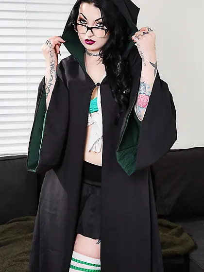 Thick potter head shows