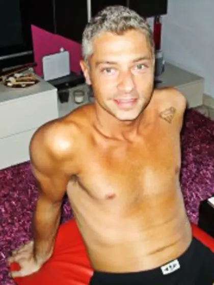 Redhead extraalex perform close