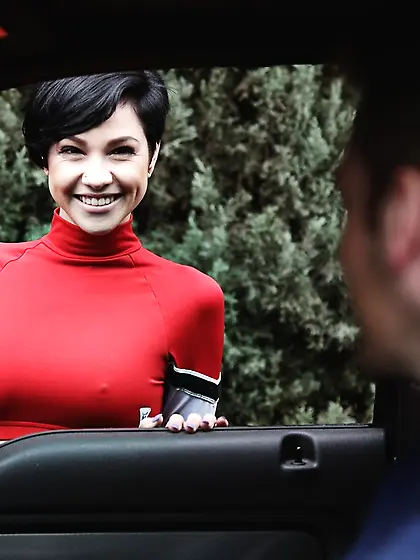 Skinny Latina cheerleader paid with her shaved pussy for driving