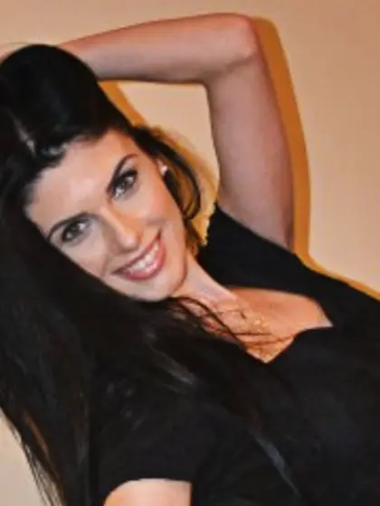 Brunette Pretttycharlote.