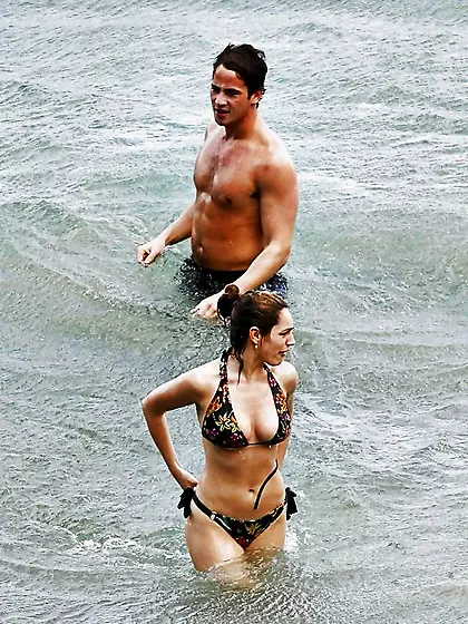 Kelly Brook Swimsuit Candidds