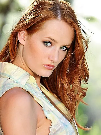 Handsome redhead Denisa Heaven stripping blouse and exposing her