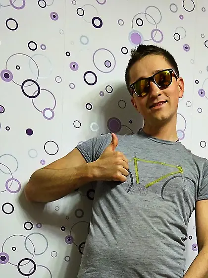 White man bananchik like to oil and dancing