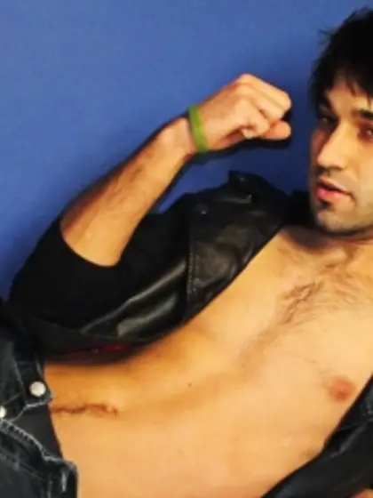 Brunette rickyhalson perform anal