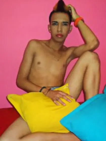 Brunette sugarboy perform close