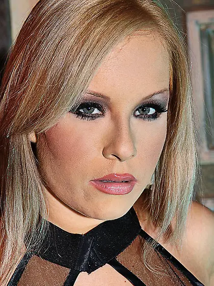 Blonde Jessica Moore's golden piss and pink...