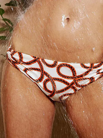 Brunette cutie Georgia Jones gets rid of her clothes and gets he