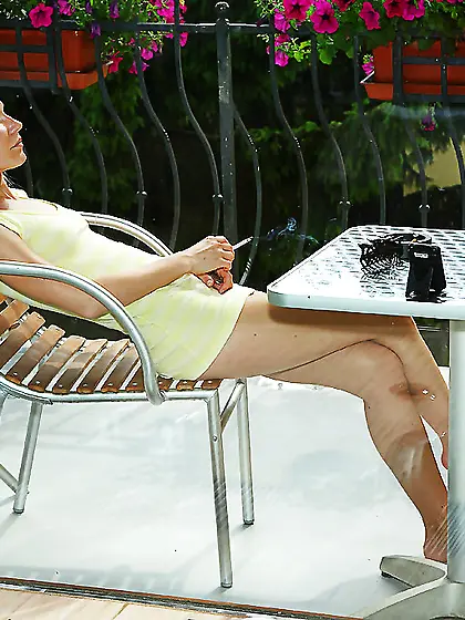 Girl smokes and goes inside the house for masturbation with bana