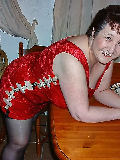 Mature Cougar Kinky Carol from United Kingdom