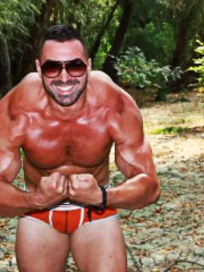 Brunette golyoxxl perform anal