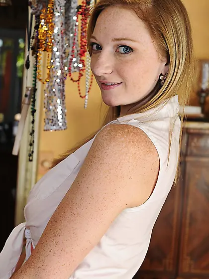 Blue-eyed and blond-haired teen flashing her lovely-looking labi