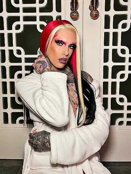 Jeffree Star tattooed makeup twink